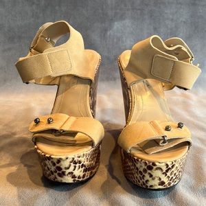 BCBGMAXAZRIA SIZE 6 platforms.